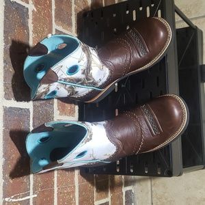 Ariat 4LR unisex boots.